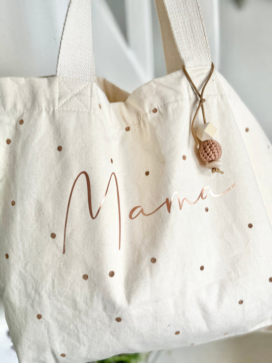 Mama-Canvas-Shopper mit Häkelanhänger