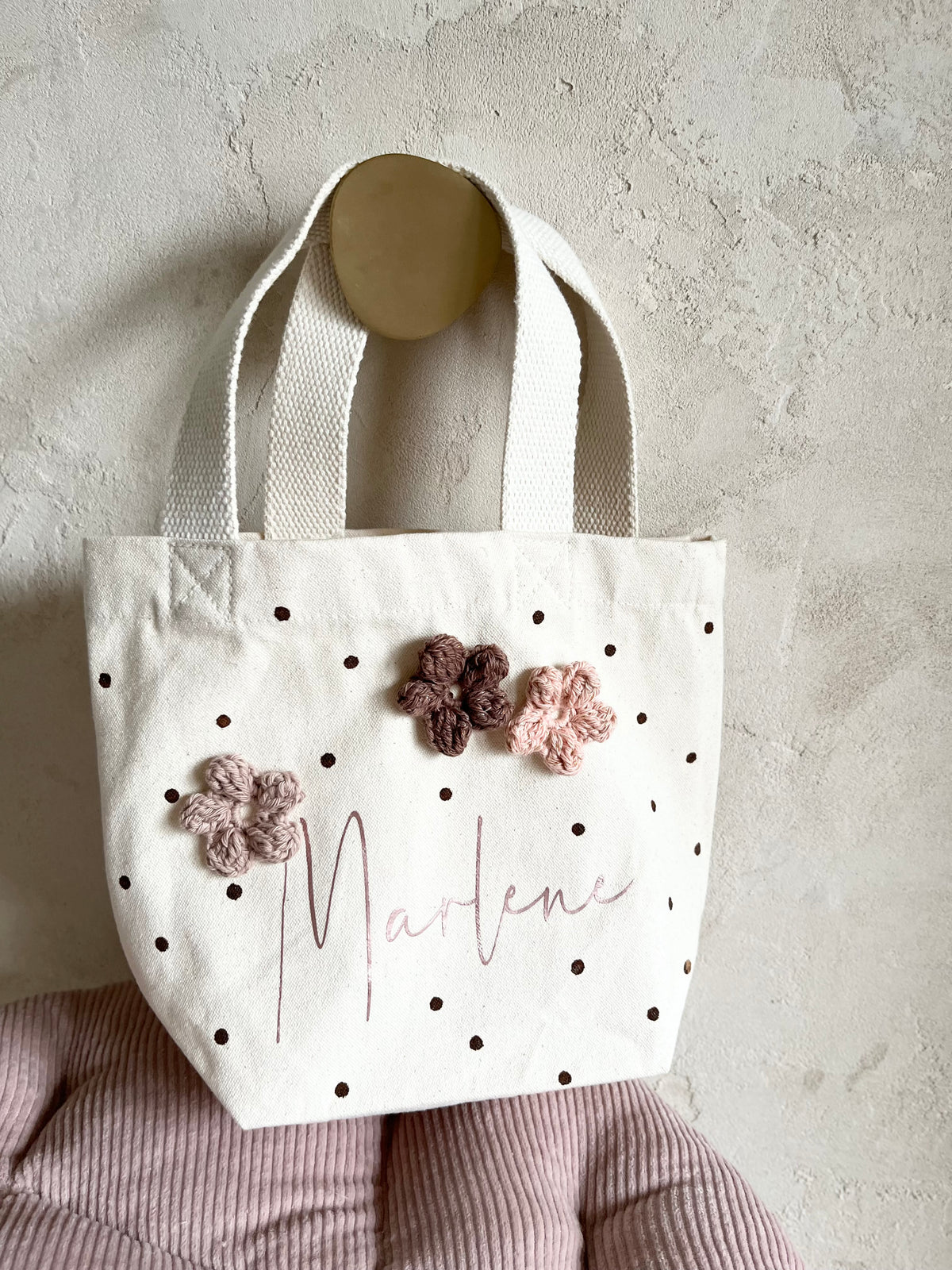 Mini-Shopper mit drei Häkelblüten – optional mit Namen