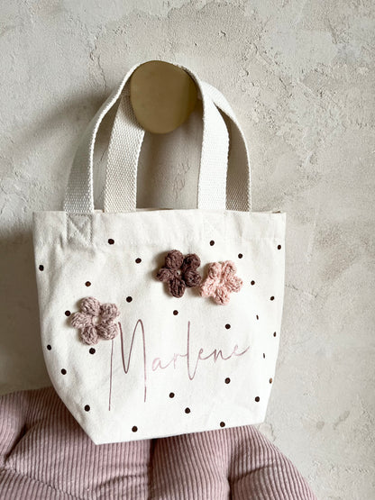 Mini-Shopper mit drei Häkelblüten – optional mit Namen