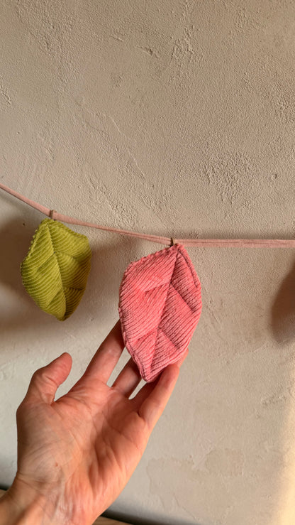 Stoffblätter aus Cord – bunte Blattanhänger für DIY-Girlanden & Mobiles, Farben frei wählbar