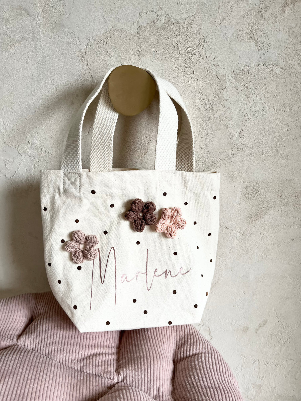 Mini-Shopper mit drei Häkelblüten – optional mit Namen