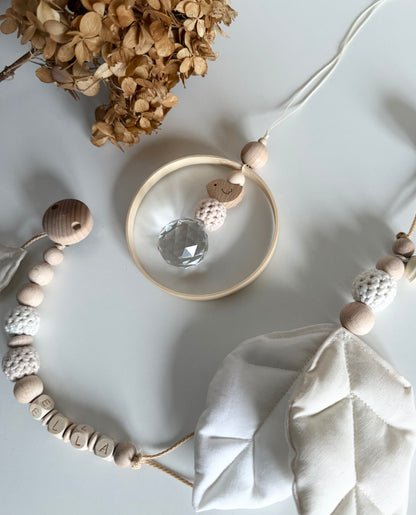 Baby-Geschenkset Natur – Schnullerkette, Blätteranhänger & Suncatcher
