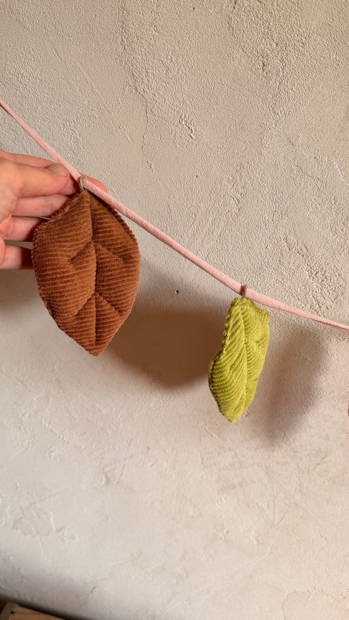 Stoffblätter aus Cord – bunte Blattanhänger für DIY-Girlanden & Mobiles, Farben frei wählbar