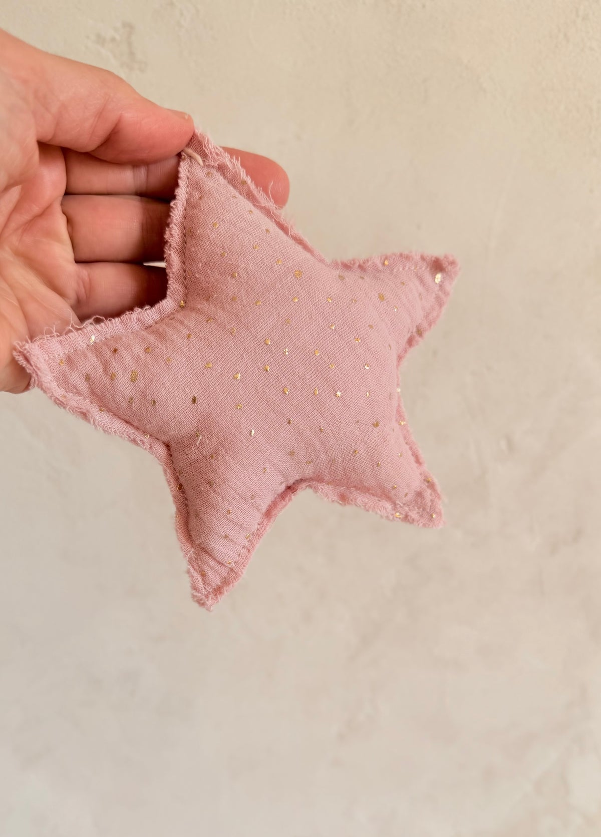 Musselin-Sterne mit Goldsprenkeln – Rosa, Rauchblau & Natur