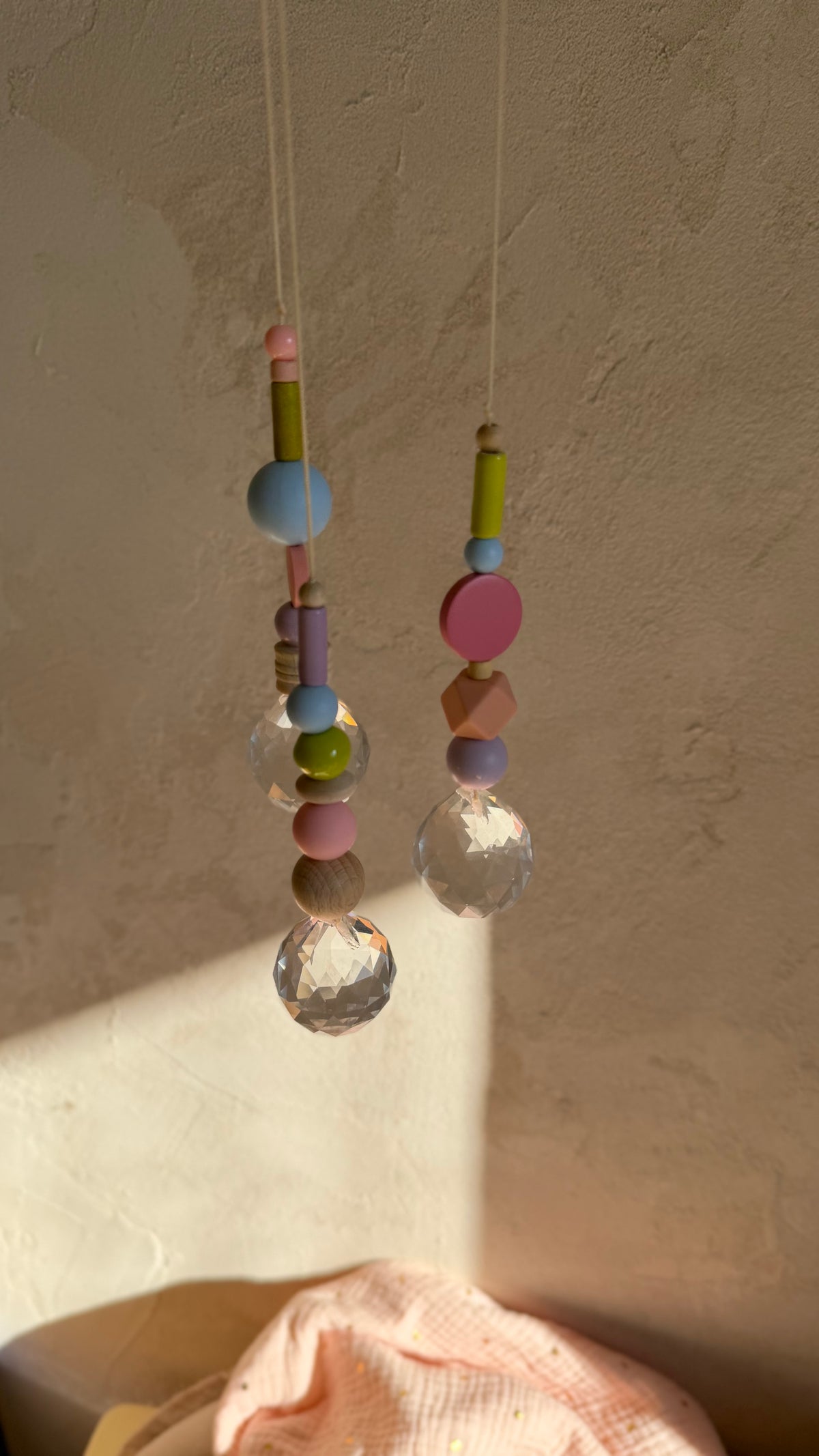 Suncatcher Wasabi Grün & Pastell – bunte Sonnenfänger