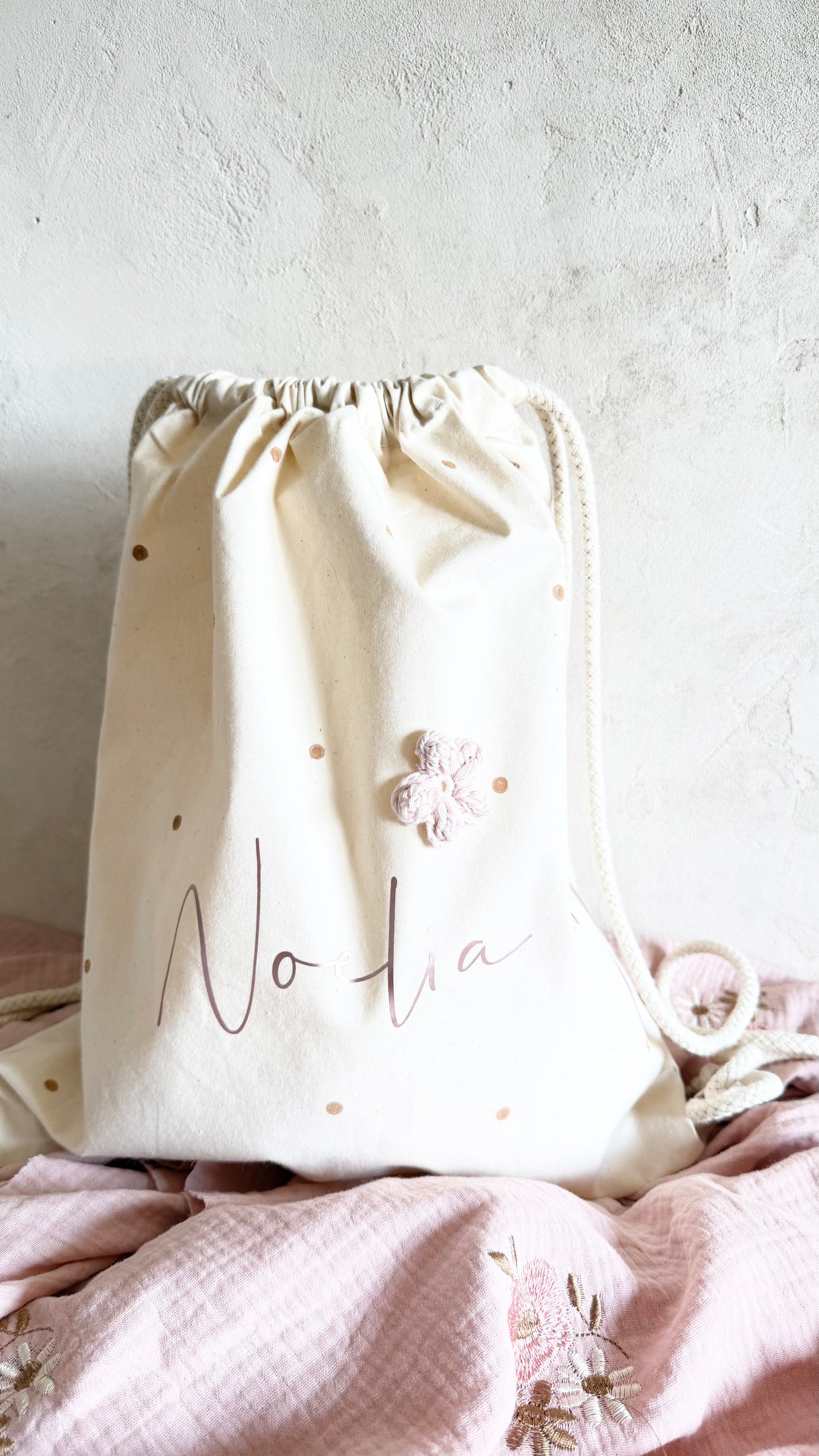 Personalisierter Turnbeutel mit Name | Bio-Baumwolle | Rosa Metallic & Häkelblume