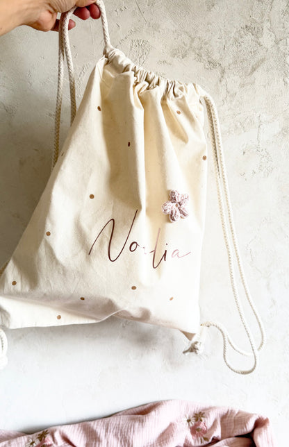 Personalisierter Turnbeutel mit Name | Bio-Baumwolle | Rosa Metallic & Häkelblume