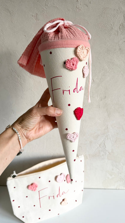 Kindergartentüte mit Häkelherzen – personalisierbar