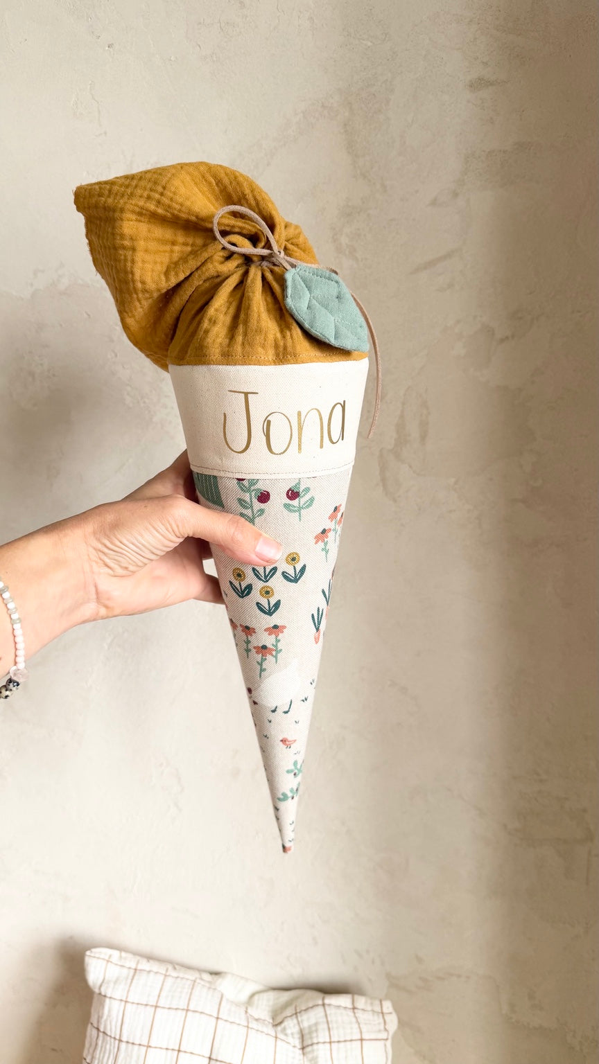 Garten-Kindergartentüte mit Name Jona in Natur und Senfgelb