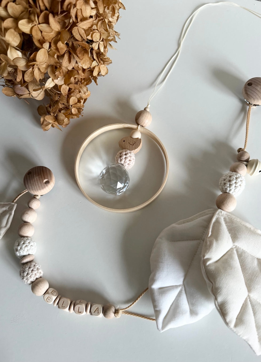 Unisex Geschenkset zur Geburt in Creme und Naturholz