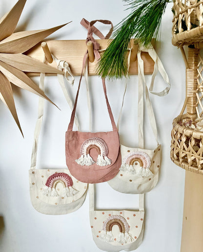 Kleine Regenbogen-Umhängetasche in Rosé & Beige