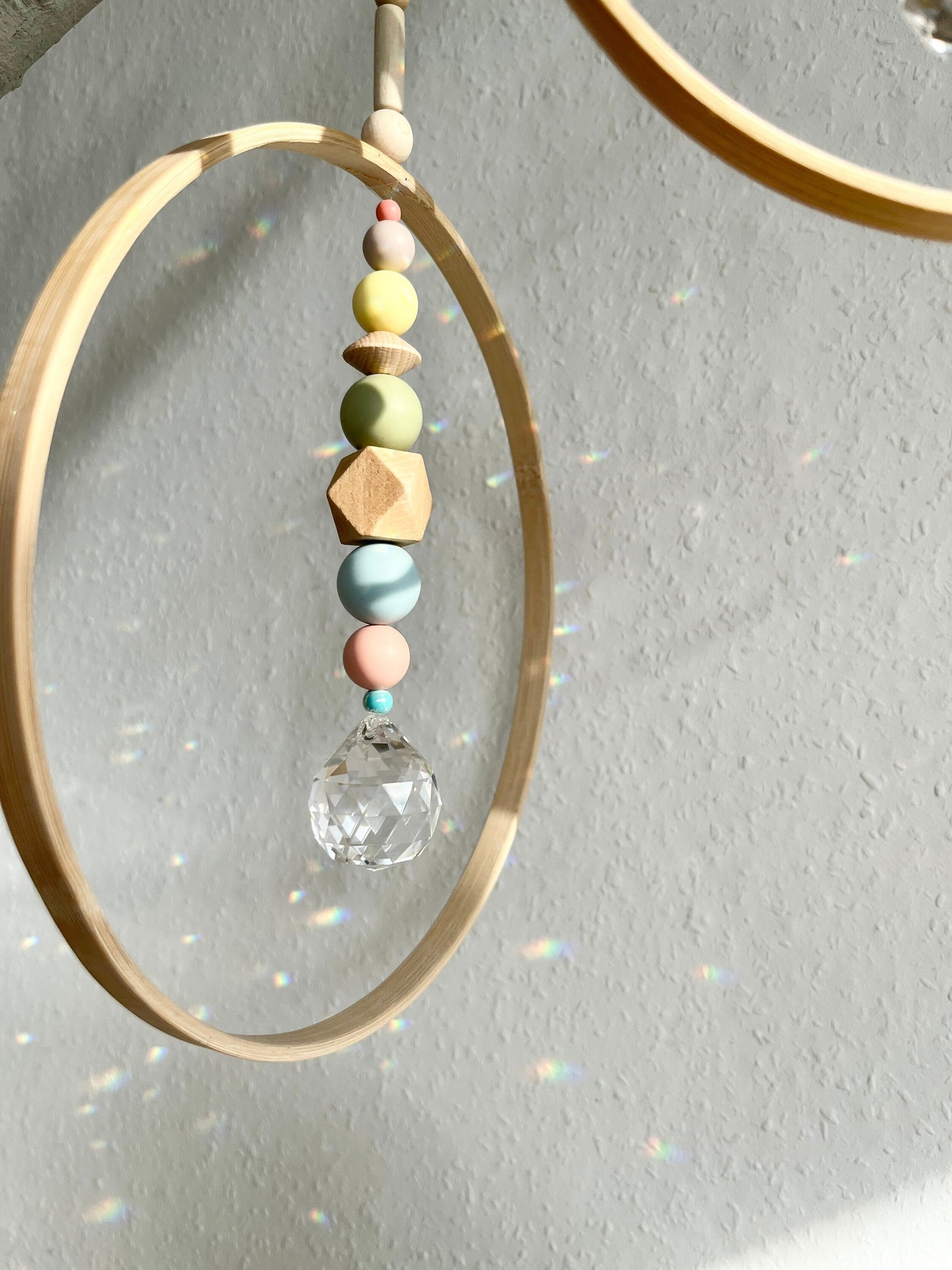 Bambusring-Suncatcher in leuchtenden Farben