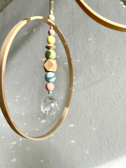 Bambusring-Suncatcher in leuchtenden Farben