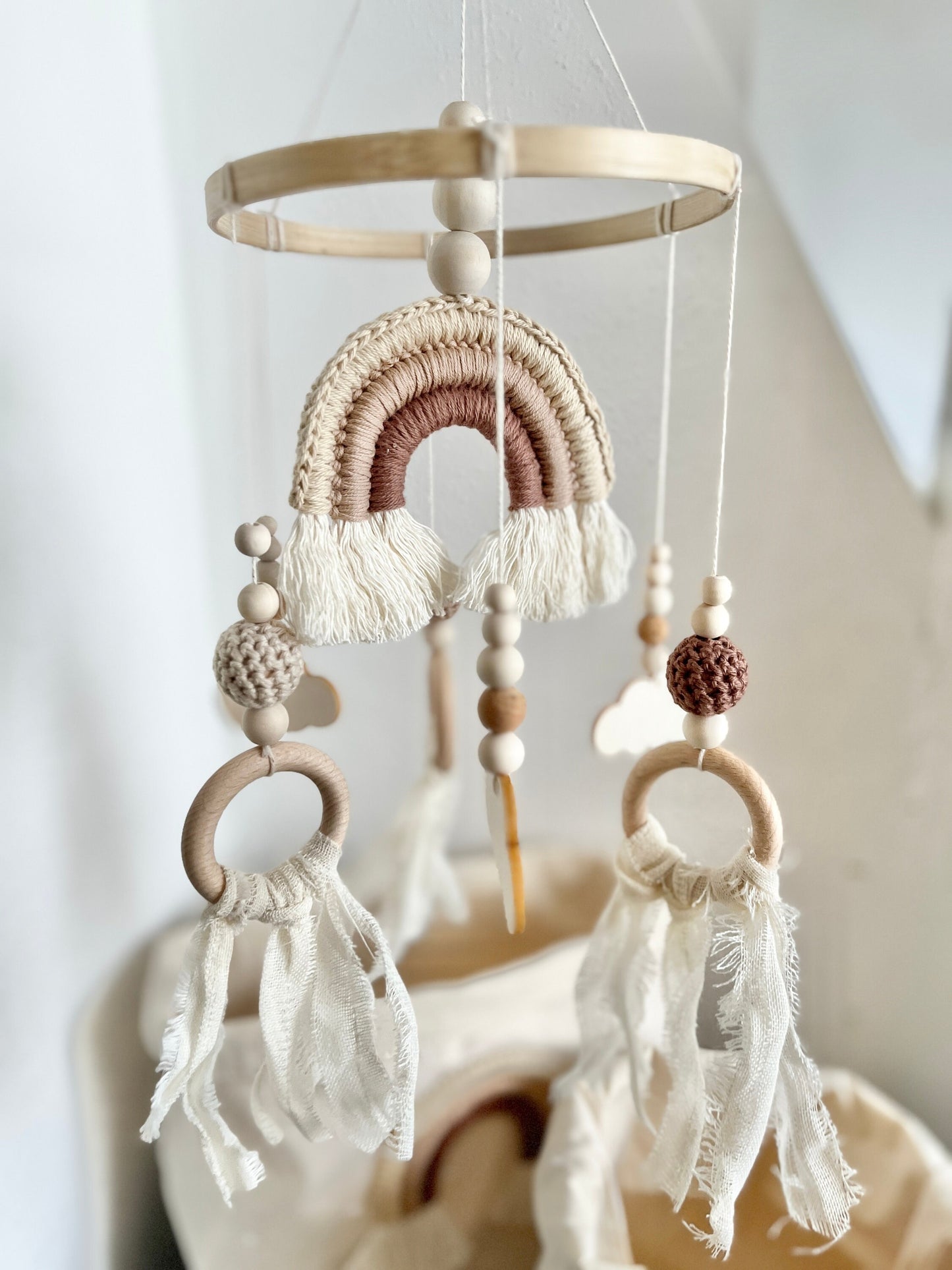 Regenbogen-Mobile in Beige & Braun