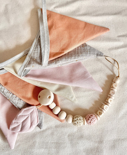 Schnullerkette Rosé & Beige – optional personalisiert