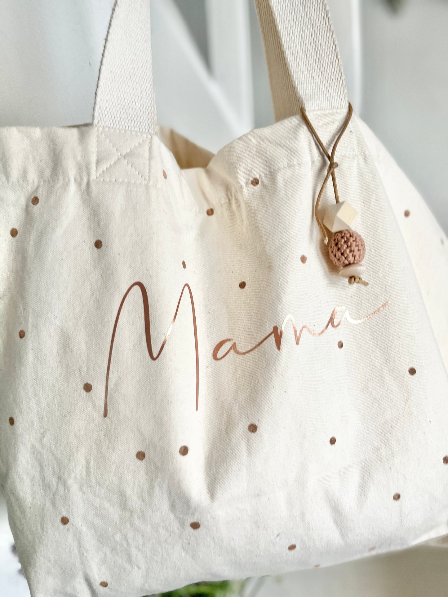 Mama-Canvas-Shopper mit Häkelanhänger