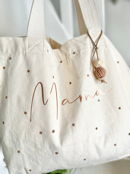 Mama-Canvas-Shopper mit Häkelanhänger