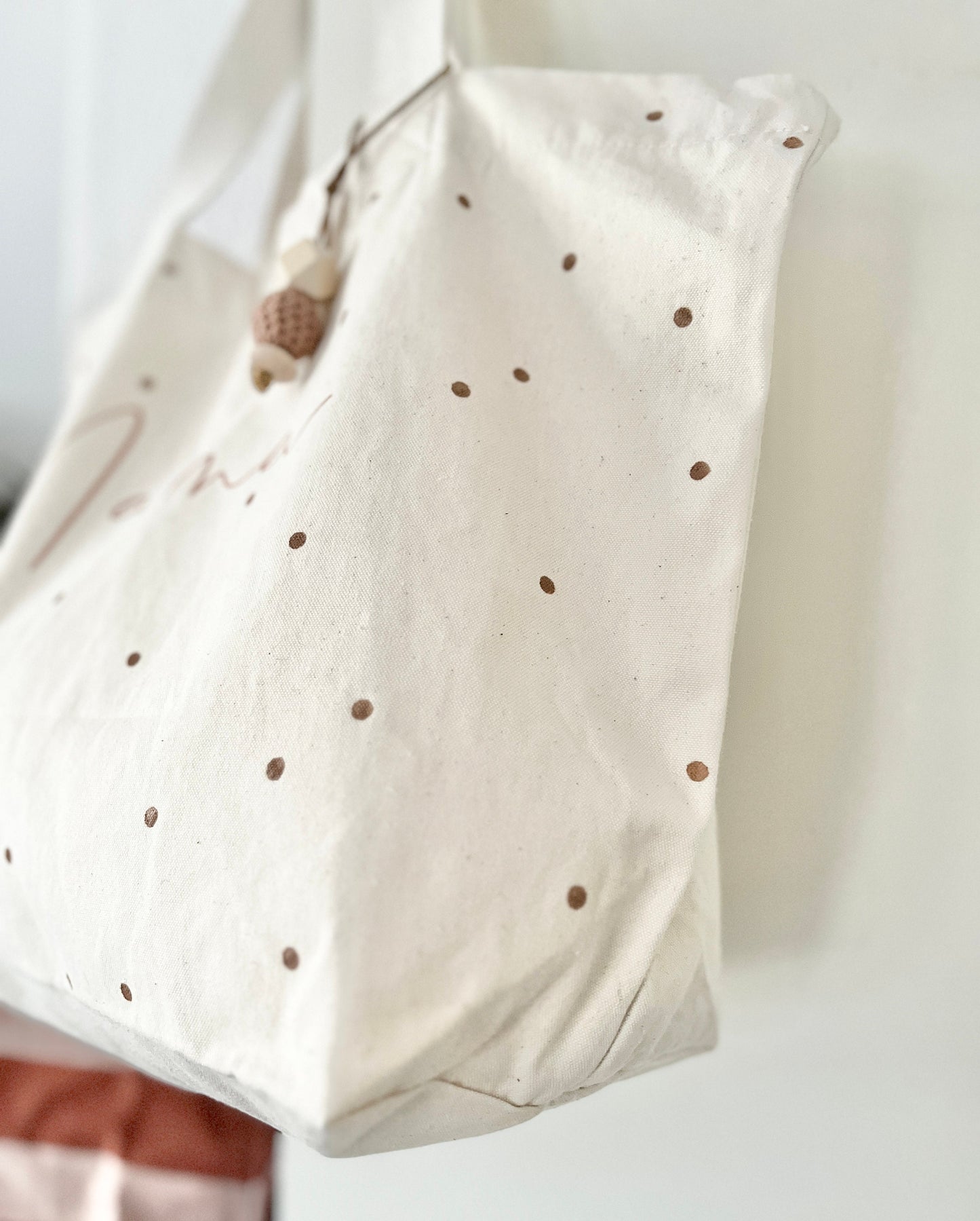 Mama-Canvas-Shopper mit Häkelanhänger