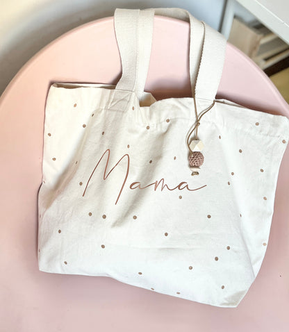 Mama-Canvas-Shopper mit Häkelanhänger