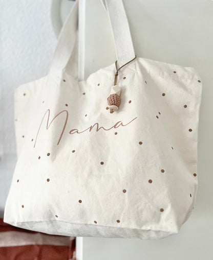 Mama-Canvas-Shopper mit Häkelanhänger