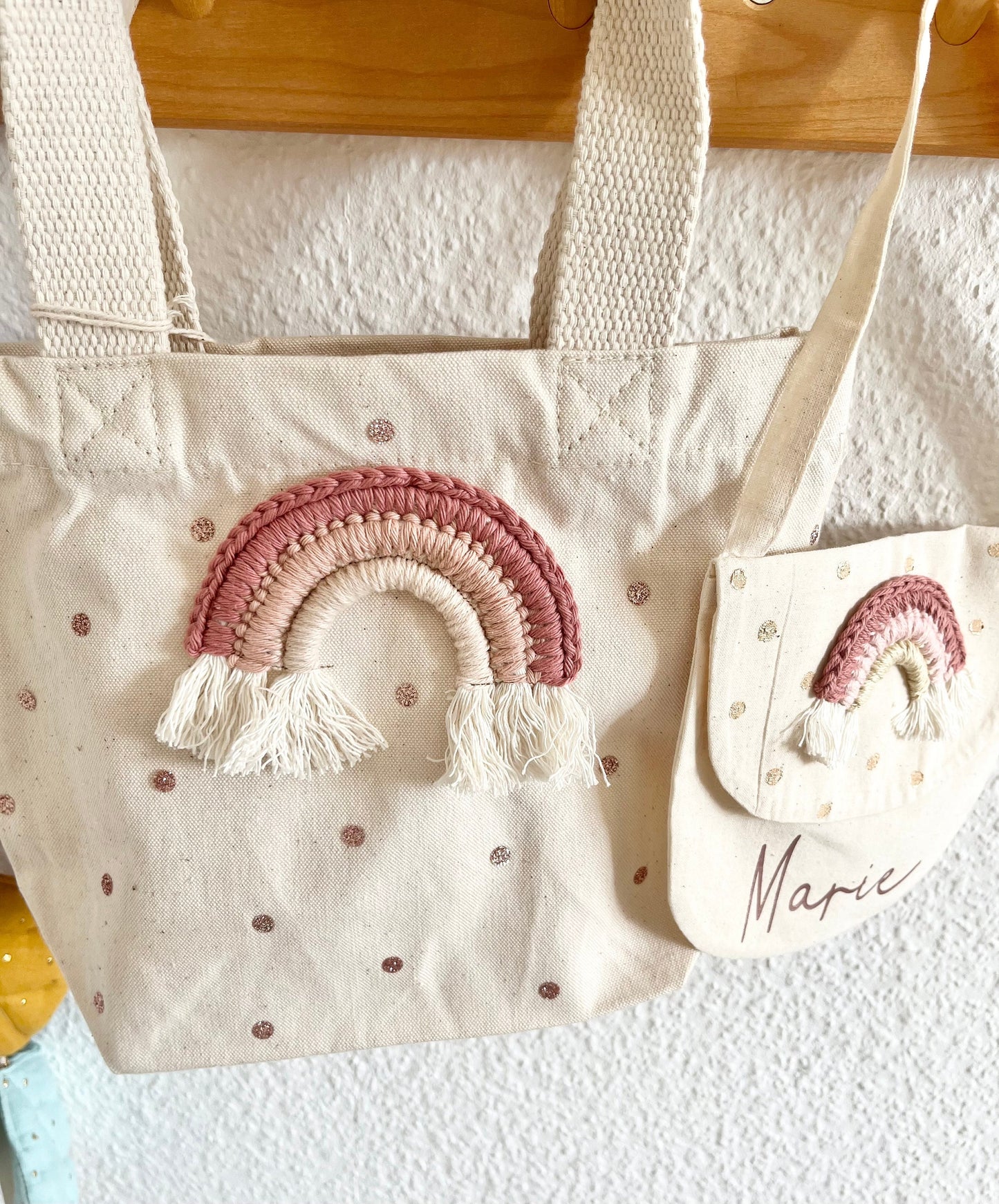 Mini-Shopper in Rosé mit Häkelregenbogen