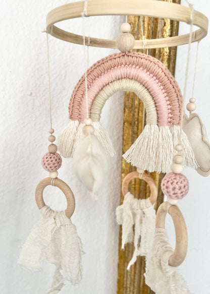 Regenbogen-Mobile in Beige, Creme & Rosé