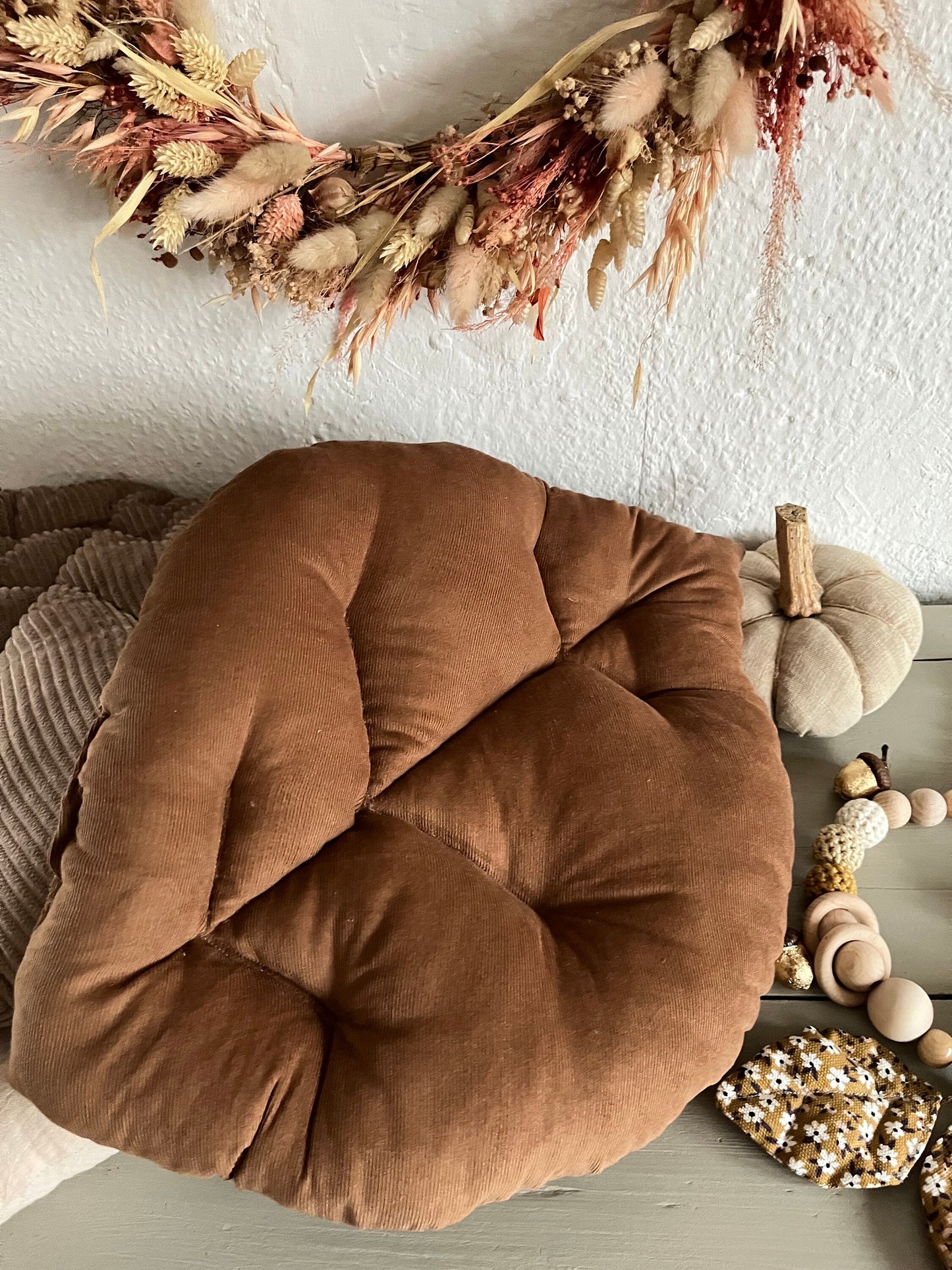 Cord-Blattkissen in Cognacbraun