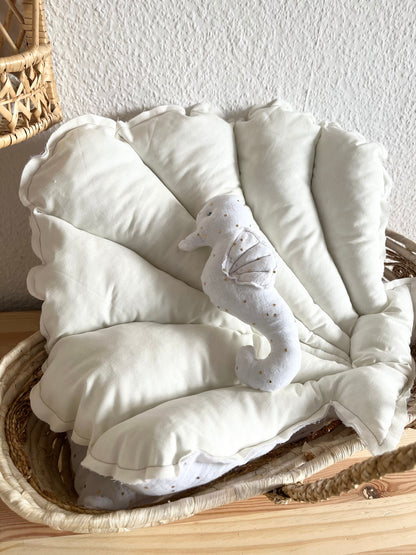 Musselin-Muschelkissen in Creme & Gold