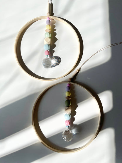 Bambusring-Suncatcher in leuchtenden Farben