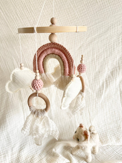 Regenbogen-Mobile in Beige, Creme & Rosé