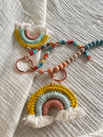 Rechenkette mit Häkelregenbogen in Türkis & Senf