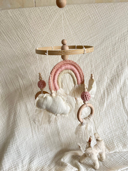 Regenbogen-Mobile in Beige, Creme & Rosé