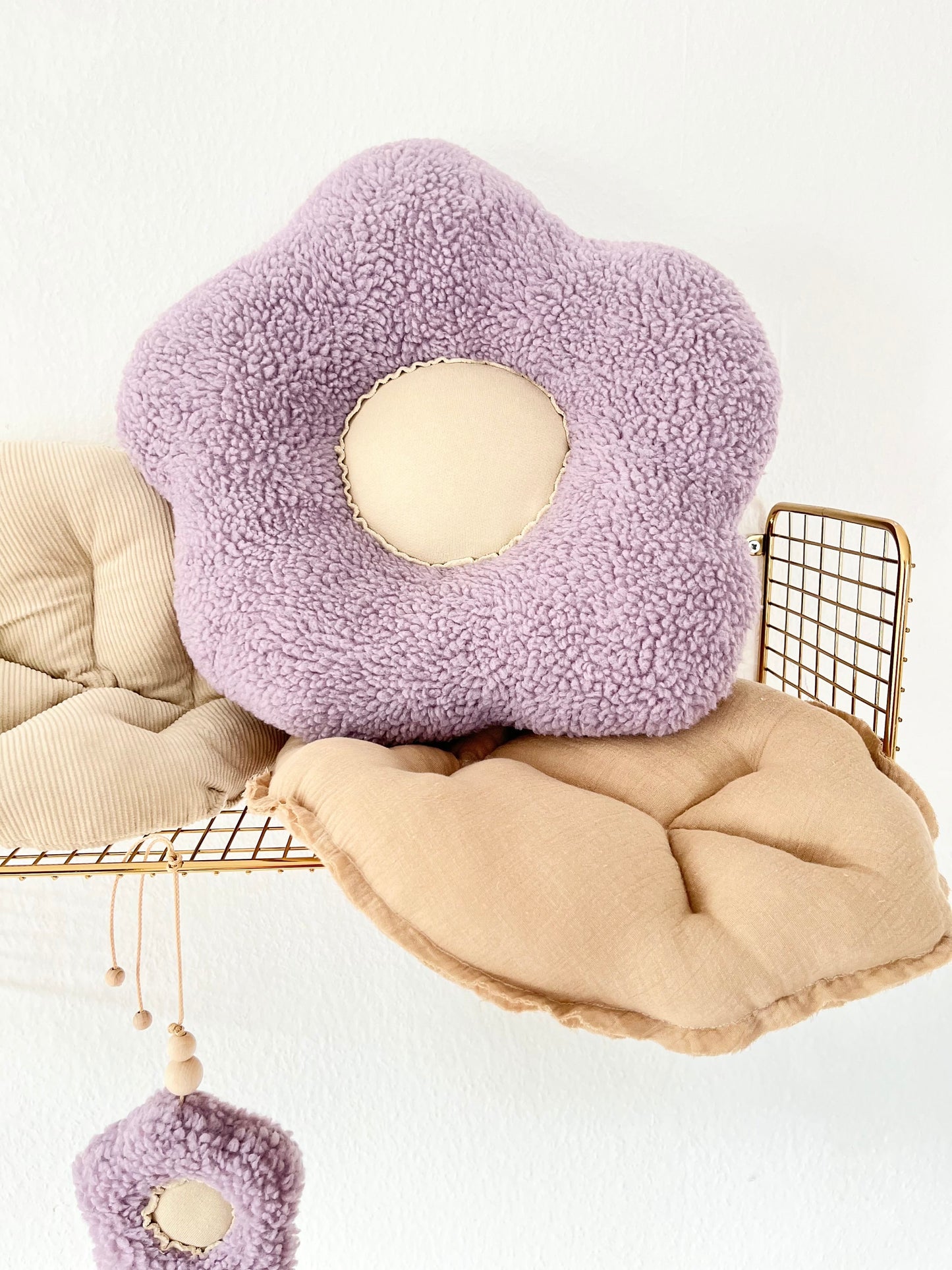 Teddy-Blumenkissen in Flieder