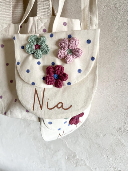 Kleine Blüten-Umhängetasche – optional personalisiert