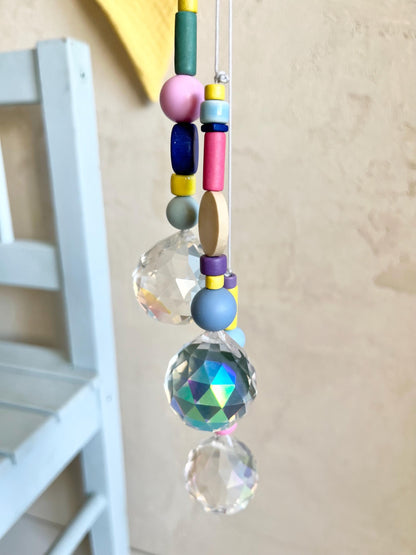 Bunter Suncatcher mit Kristall – Designwahl