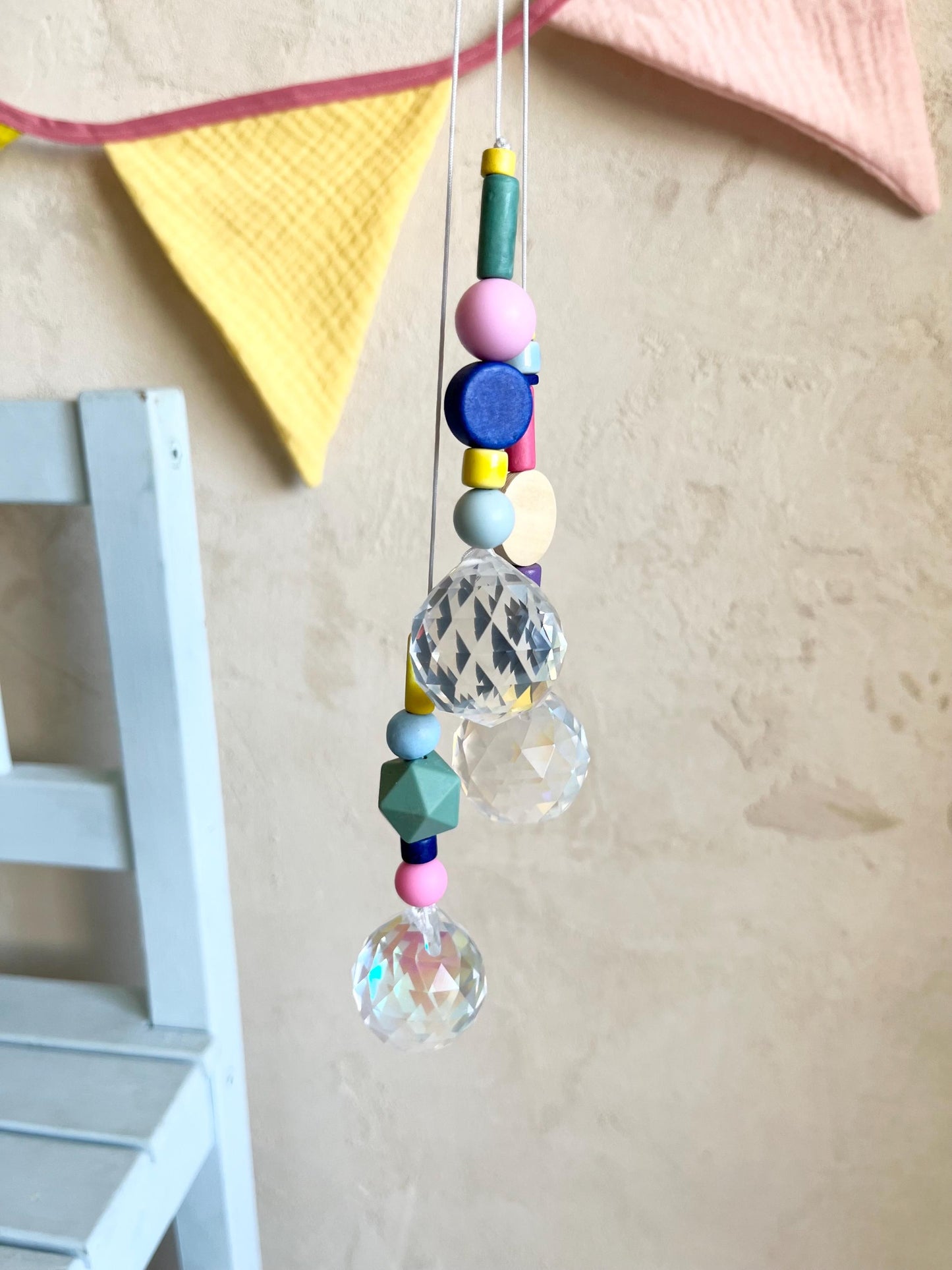Bunter Suncatcher mit Kristall – Designwahl