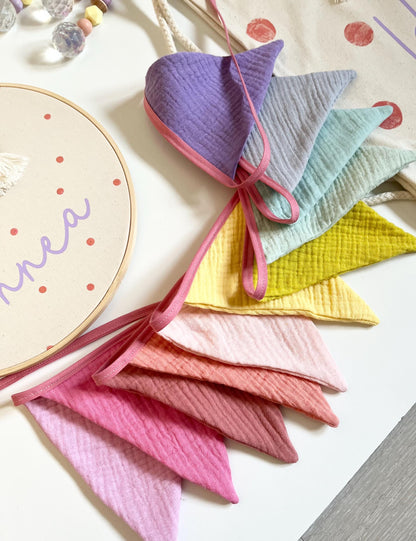 Musselin-Wimpelkette Regenbogen – 11 Wimpel