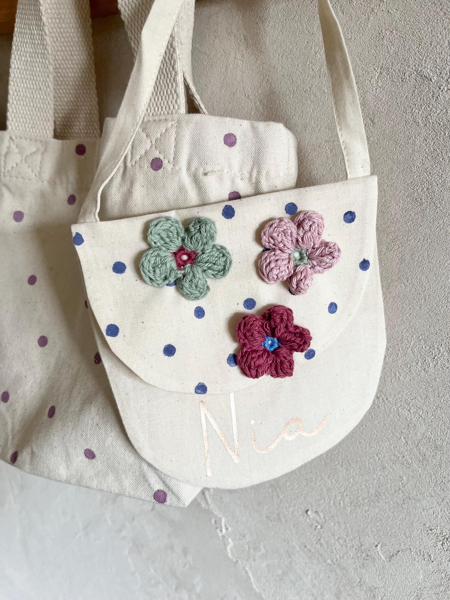 Kleine Blüten-Umhängetasche mit Name