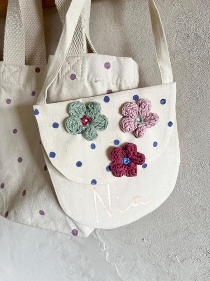 Kleine Blüten-Umhängetasche – optional personalisiert