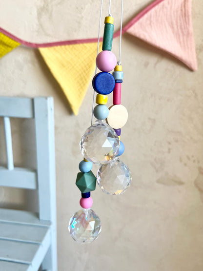 Bunter Suncatcher mit Kristall – Designwahl
