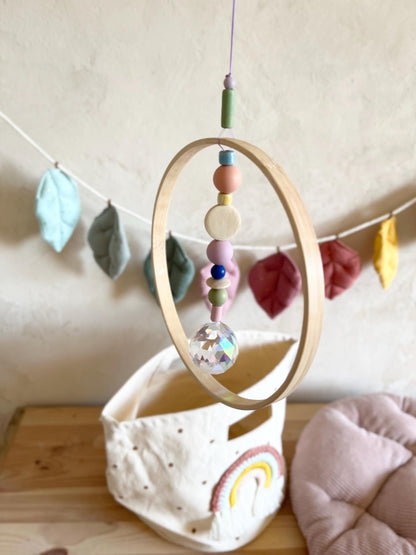 Bunter Suncatcher mit Bambusring