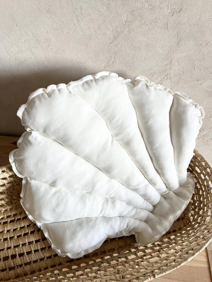 Musselin-Muschelkissen in Creme & Gold