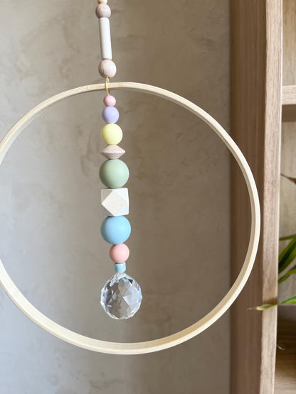 Bambusring-Suncatcher in leuchtenden Farben