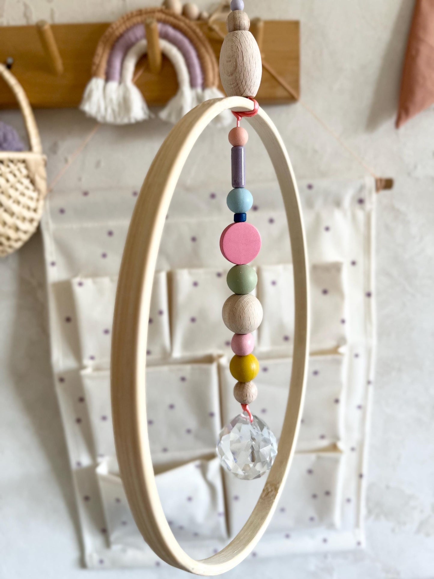 Bunter Suncatcher mit Bambusring