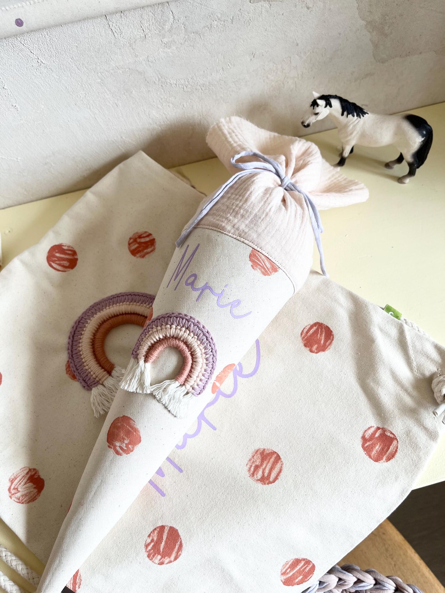 Regenbogen-Kindergartentüte in Flieder & Nude
