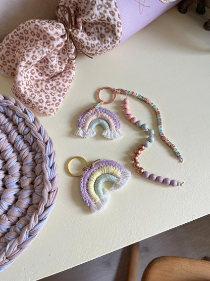 Rechenkette mit Häkelregenbogen in Mint & Flieder