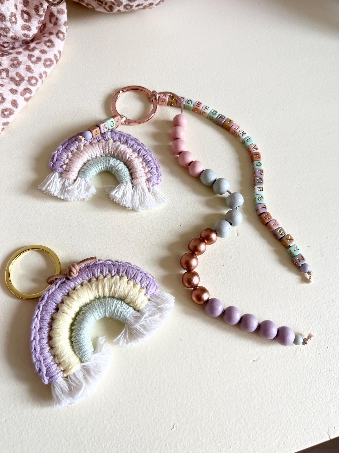 Rechenkette mit Häkelregenbogen in Mint & Flieder