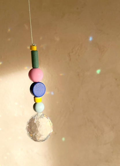Bunter Suncatcher mit Kristall – Designwahl