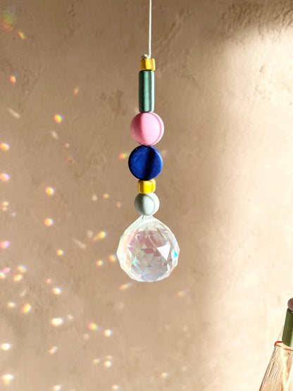 Bunter Suncatcher mit Kristall – Designwahl