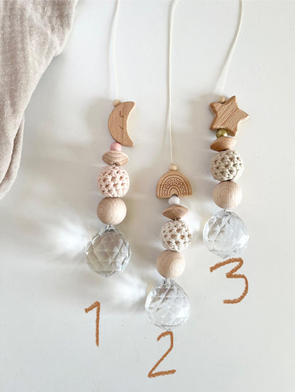 Suncatcher mit Holzelement & Häkelkugeln